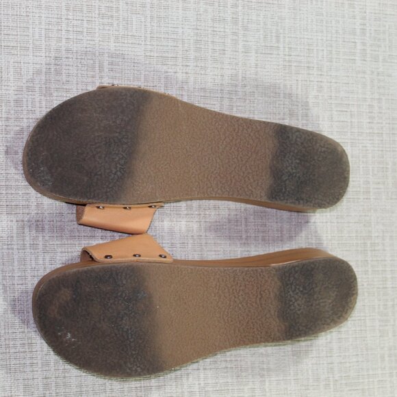 Splendid Wooden Body Leather Strapped Sandals - Picture 6 of 6